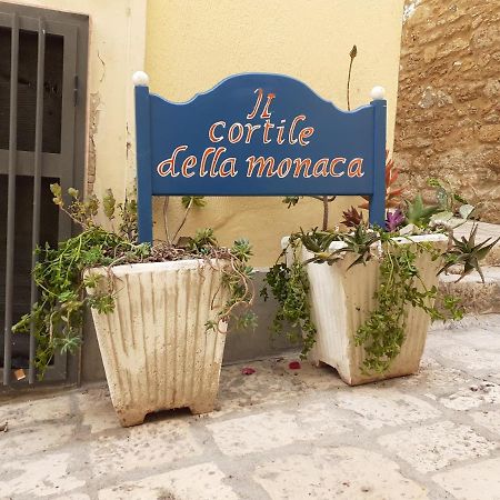 Bed and Breakfast Il Cortile Della Monaca Бриндизи Экстерьер фото