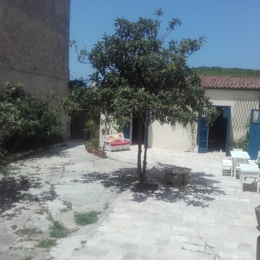 Bed and Breakfast Il Cortile Della Monaca Бриндизи Экстерьер фото